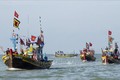 Lễ hội Cầu Ngư truyền thống của ngư dân Phan Thiết (Bình Thuận) cầu cho "Biển yên sóng lặng, mưa thuận gió hòa, vạn sự bình an, đa ngư đắc lợi", thu hút đông đảo du khách. Ảnh: Anh Tuấn – TTXVN