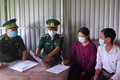 Các chiến sĩ Đồn Biên phòng Bản Máy (BĐBP tỉnh Hà Giang) tuyên truyền cho người dân phòng chống dịch bệnh COVID-19. Nguồn: BĐBP cung cấp