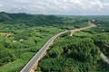 Đường cao tốc La Sơn - Túy Loan đoạn qua huyện Nam Đông, tỉnh Thừa Thiên Huế. Ảnh: Hồ Cầu - TTXVN
