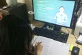 Học sinh lớp 12 trường THPT Quang Trung (quận Đống Đa) học trực tuyến. Ảnh: TTXVN phát
