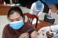 Người trên 18 tuổi được tiêm vaccine phòng COVID -19 mũi 3 tại Bệnh viện Đa khoa tỉnh Vĩnh Phúc. Ảnh: Hoàng Hùng - TTXVN