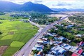 Vùng nông thôn huyện Phù Cát (Bình Định) ngày càng phát triển nhờ các trục đường giao thông được kết nối, mở rộng. Ảnh: TTXVN phát