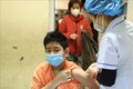  Tiêm vaccine cho trẻ em từ 12 tuổi trở lên trong sáng 30/1 tại trường tiểu học Lý Nam Đế. Ảnh: Hoàng Hiếu - TTXVN