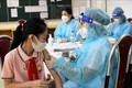 Cán bộ Y tế tiêm vaccine phòng COVID-19 cho học sinh trường THCS Gia Cẩm, thành phố Việt Trì, tỉnh Phú Thọ. Ảnh: Trung Kiên - TTXVN
