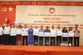 Lãnh đạo tỉnh Bình Định trao hỗ trợ 8 tỷ đồng để xây dựng 170 nhà Đại đoàn kết cho hộ nghèo ở các địa phương trong tỉnh. Ảnh: Nguyên Linh-TTXVN