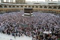 Các tín đồ Hồi giáo cầu nguyện tại Đại Thánh đường ở Thánh địa Mecca, ngày 2/7/2022. Ảnh: AFP/ TTXVN