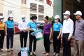 Cán bộ Hội LHPN tỉnh hướng dẫn hội viên phụ nữ xã Song Mai (TP Bắc Giang) phân loại rác thải tại gia đình. Nguồn: baobacgiang.com.vn