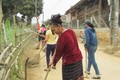 Người dân Làng DLCĐ bản Khe Rạn, xã Bồng Khê (huyện Con Cuông) dọn vệ sinh làng bản. Nguồn: baodantoc.vn