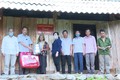 Trao nhà “Đại đoàn kết” cho hộ nghèo trên địa bàn tỉnh Lai Châu. Ảnh: TTXVN phát