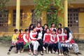 Giáo viên Trường Tiểu học và Trung học cơ sở Tân Xuân, huyện Vân Hồ trò chuyện với các học sinh về giáo dục giới tính trong giờ ngoại khóa. Ảnh: Hữu Quyết – TTXVN