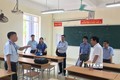 Đoàn công tác của Ban Chỉ đạo Kì thi tốt nghiệp THPT năm 2023 tỉnh Cao Bằng kiểm tra cơ sở vật chất tại điểm thi Trường THPT huyện Nguyên Bình, tỉnh Cao Bằng. Ảnh: Chu Hiệu-TTXVN.