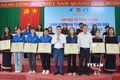 Tuyên dương sinh viên dân tộc thiểu số tỉnh Đắk Lắk có thành tích học tập giỏi, xuất sắc. Ảnh: Hoài Thu – TTXVN