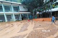 Sạt lở khiến đất đá tràn vào Trường Tiểu học và Trung học cơ sở xã Đức Hạnh, huyện Bảo Lâm, tỉnh Cao Bằng. Ảnh: TTXVN phát