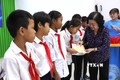 Trao học bổng cho học sinh nghèo, dân tộc thiểu số ở Trà Vinh