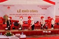 Lãnh đạo tỉnh Yên Bái cùng các đại biểu thực hiện nghi lễ động thổ khởi công xây dựng nhà máy. Ảnh: Tuấn Anh-TTXVN