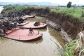 Khai thác cát trái phép khiến bờ sông Krông Nô sạt lở nghiêm trọng. Ảnh: thanhtra.com.vn