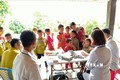 Tổ chức tiêm chủng cho trẻ em tại trường học xã Liêng S’rônh ,huyện Đam Rông, tỉnh Lâm Đồng. Ảnh: TTXVN phát