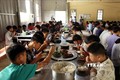 Bữa ăn của học sinh ttrường Phổ thông Dân tộc bán trú THCS xã Ta Gia. Ảnh: Quý Trung - TTXVN