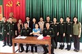 Chương trình kết nghĩa Hội LHPN Hải Phòng với 2 đồn Biên Phòng huyện Mường Tè (Lai Châu). Ảnh: TTXVN phát