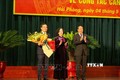 Đồng chí Trương Thị Mai, Ủy viên Bộ Chính trị, Bí thư Trung ương Đảng, Trưởng Ban Tổ chức Trung ương trao quyết định và chúc mừng đồng chí Trần Lưu Quang. Ảnh: TTXVN