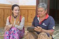 Ông Đinh Dốch đã có hơn 43 năm gắn bó với công việc chỉnh chiêng. Ảnh: baogialai.com.vn