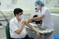 GS.TS. Nguyễn Thanh Long - Bộ trưởng Bộ Y tế được tiêm vaccine phòng COVID-19. Ảnh: Hoàng Hiếu - TTXVN