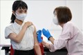Nhân viên y tế tiêm vaccine ngừa COVID-19 cho người dân tại Tokyo, Nhật Bản ngày 14/6/2021. Ảnh: AFP/TTXVN