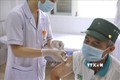 Nhân viên y tế tiêm thử nghiệm vaccine Nano Covax cho tình nguyện viên tại huyện Văn Lâm. Ảnh: Minh Quyết - TTXVN
