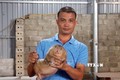 Anh Đỗ Văn Dũng giới thiệu sản phẩm dúi nuôi của trang trại. Ảnh: Quang Cường - TTXVN
