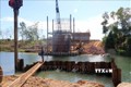 Phấn đấu hoàn thành lắp toàn bộ dầm cầu sông Bồ trên tuyến cao tốc đi qua địa bàn xã Phong Sơn, huyện Phong Điền trước ngày 15/10. Ảnh: Đỗ Trưởng - TTXVN

