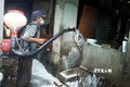 Phun thuốc khử trùng tại ổ dịch xã Đông Hòa, thành phố Thái Bình. Ảnh: Thế Duyệt – TTXVN
