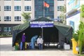 Người dân lấy mẫu xét nghiệm tầm soát SARS-CoV-2 tại Trung tâm y tế huyện Lâm Thao, tỉnh Phú Thọ. Ảnh: Diệp Trương - TTXVN
