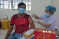 Người dân thành phố Tuy Hòa, tỉnh Phú Yên được tiêm vaccine COVID-19. Ảnh: Xuân Triệu - TTXVN
