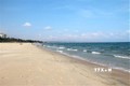 Biển Hàm Tiến – Mũi Né vẫn giữ được nét hoang sơ vốn có với thương hiệu “biển xanh – cát trắng – nắng vàng”. Ảnh: Nguyễn Thanh - TTXVN
