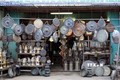 Các sản phẩm của làng nghề đúc đồng truyền thống Phước Kiều. Ảnh:Phước Tuệ - TTXVN
