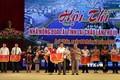 Ban tổ chức trao Giải Nhất toàn đoàn cho Hội nông dân huyện Tân Uyên. Ảnh: Quý Trung – TTXVN
