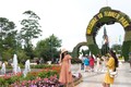 Du khách tham quan Vườn hoa thành phố Đà Lạt trong sáng 30/4/2022. Ảnh: Nguyễn Dũng – TTXVN
