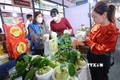 Quả na giống Thái canh tác ở nông trường sông Hậu (huyện Cờ Đỏ, thành phố Cần Thơ) được giới thiệu tại hội chợ. Ảnh: Thanh Liêm - TTXVN
