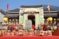 Đại diện lãnh đạo UBND tỉnh Quảng Ninh và Ban trị sự Giáo hội Phật giáo Việt Nam thực hiện nghi thức Gióng trống - Khai chuông hội Xuân Yên Tử 2023. Ảnh: Thanh Vân-TTXVN