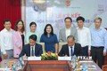 Giám đốc Quỹ bảo trợ trẻ em Việt Nam Đinh Tiến Hải và Giám đốc Truyền thông, Công ty Nestlé Việt Nam Khuất Quang Hưng ký kết thỏa thuận hợp tác. Ảnh: Hoàng Hiếu - TTXVN