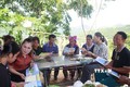 Tuyên truyền cho người dân tại xã Mường Cang (Than Uyên, Lai Châu) về Luật Hôn nhân và Gia đình, Luật Bình đẳng giới... Ảnh: Nguyễn Oanh - TTXVN
