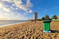 Thùng rác bố trí ở biển Bình Sơn (thành phố Phan Rang – Tháp Chàm) góp phần bảo vệ môi trường. Ảnh: Nguyễn Thành – TTXVN