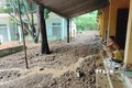 Sạt lở khiến đất đá tràn vào Trường Tiểu học và Trung học cơ sở xã Đức Hạnh, huyện Bảo Lâm, tỉnh Cao Bằng. Ảnh: TTXVN phát 
