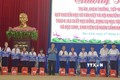 Trao học bổng và quà tặng cho học sinh có hoàn cảnh khó khăn tại chương trình. Ảnh: Tuấn Kiệt – TTXVN