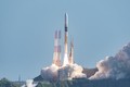 Tên lửa đẩy H-IIA, mang theo tàu đổ bộ khảo sát Mặt Trăng (SLIM) của Cơ quan thám hiểm hàng không vũ trụ Nhật Bản, rời bệ phóng tại Trung tâm vũ trụ Tanegashima ở tỉnh Kagoshima, ngày 7/9/2023. Ảnh: Kyodo/TTXVN