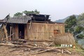 Huyện Bảo Lạc là địa phương thiệt hại nhiều nhất với 852 ngôi nhà bị tốc mái, 4 nhà sập đổ. Ảnh: TTXVN phát