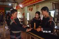 Phụ nữ dân tộc thiểu số xã Tân Tiến (Krông Pắc, Đắk Lắk) học nghề dệt thổ cẩm. Ảnh: Nguyên Dung - TTXVN