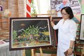 Các sản phẩm của làng nghề thêu ren xã Ninh Hải, huyện Hoa Lư, tỉnh Ninh Bình được trưng bày tại Cuộc thi Bàn tay vàng thêu ren năm 2024. Ảnh: Thùy Dung – TTXVN