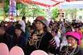 Phụ nữ dân tộc Hà Giang tham gia trả lời câu hỏi về sinh đẻ an toàn. Ảnh: TTXVN phát