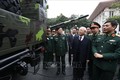 Tổng bí thư, Chủ tịch nước Nguyễn Phú Trọng xem trưng bày các khí tài quân sự tại Hội nghị Quân chính toàn quân năm 2018. Ảnh: Trí Dũng-TTXVN